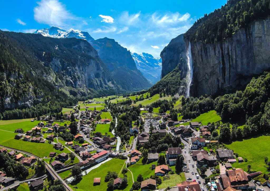https://www.balmers.com/wp-content/uploads/2024/11/lauterbrunnen-hikes-interlaken-balmers-1024x726.jpg
