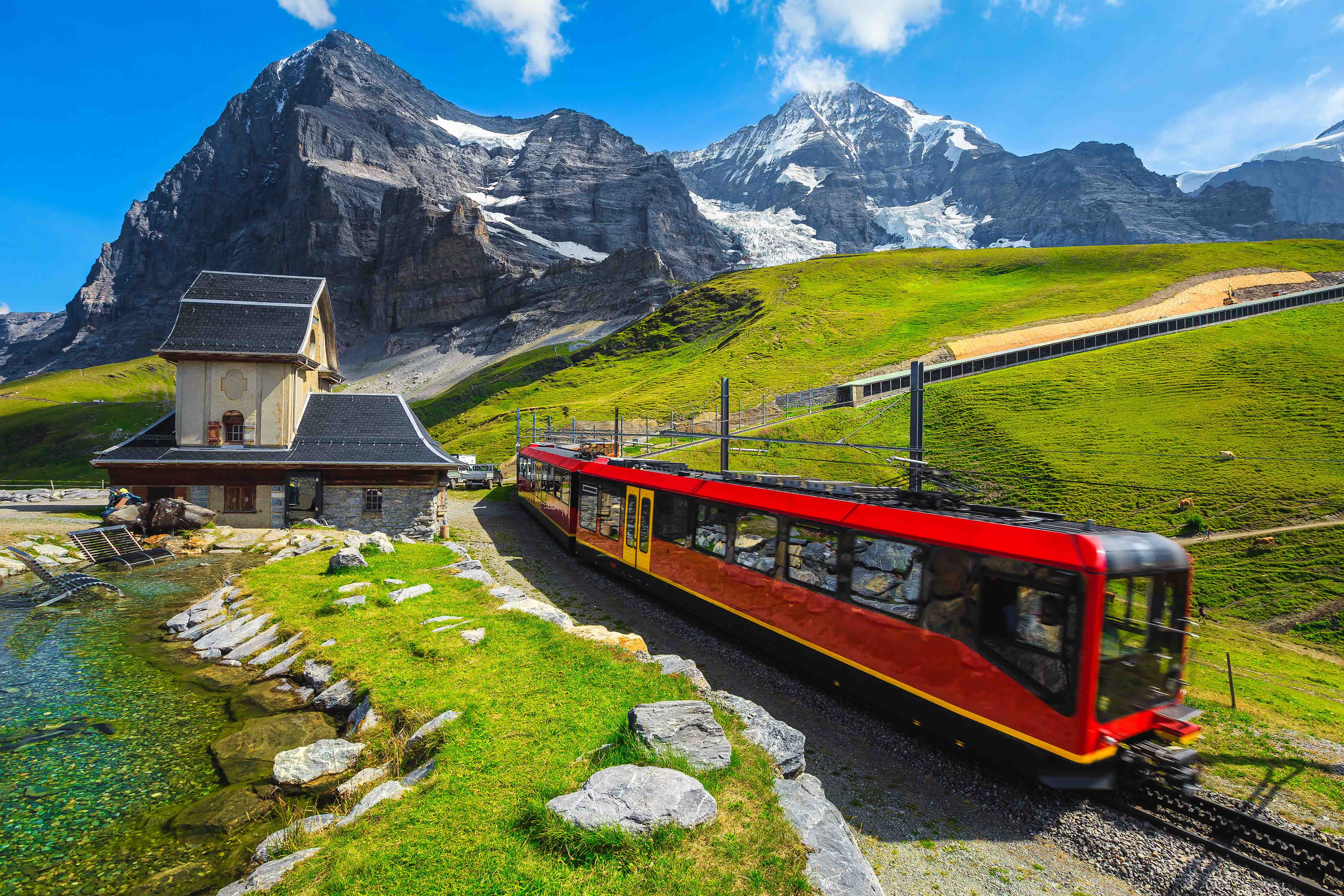 https://cdn-imgix.headout.com/media/images/1cff221c2a10871ca09886b834816540-Jungfraujoch.jpg