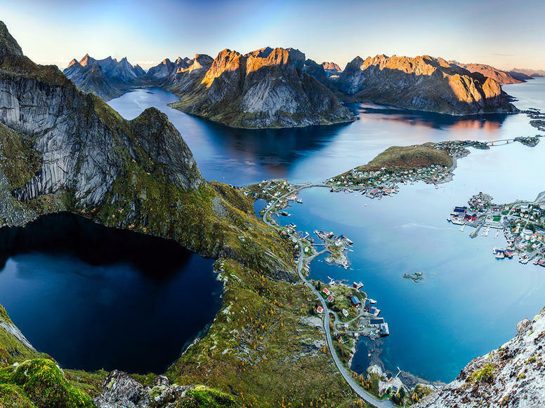 https://grandtoursproject.com/app/uploads/2024/03/nw002-reine-lofoten-norway_1.jpg