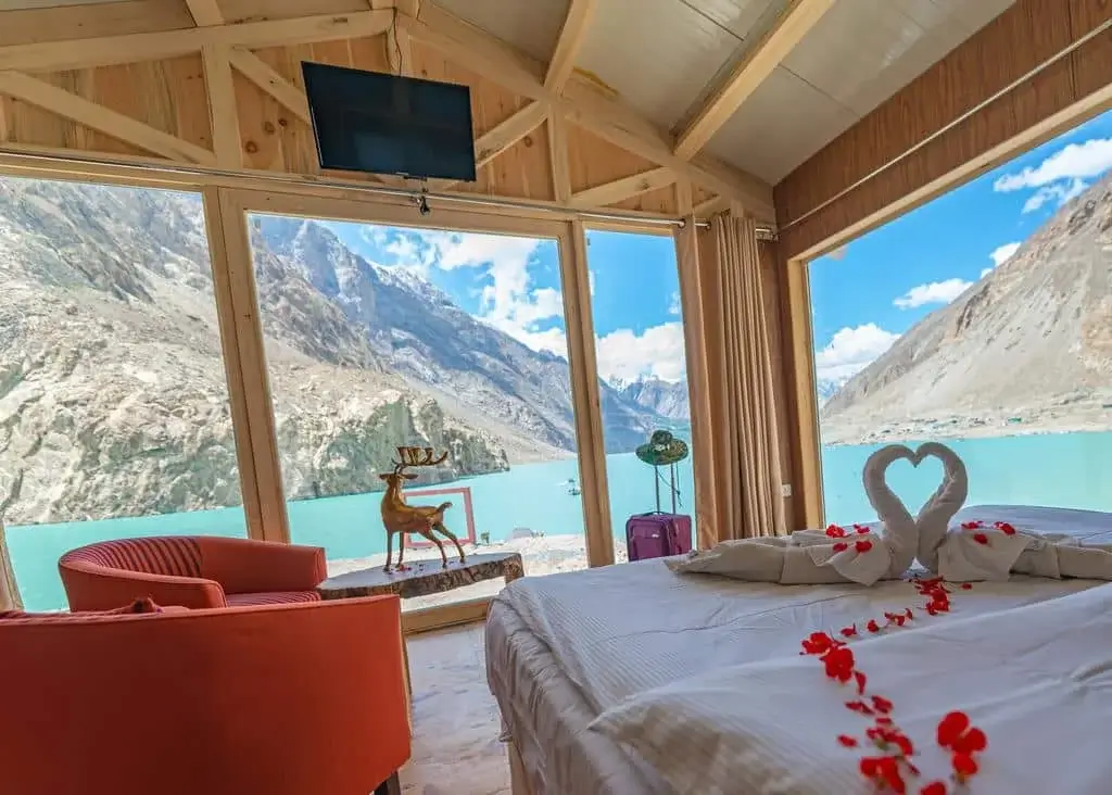 https://www.ajktours.com/wp-content/uploads/2022/05/Luxus-Hunza-Resort-Honeymoon-Suite-1.webp